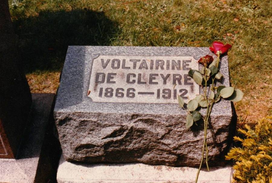 voltairine_de_cleyre_grave_chicago.jpg